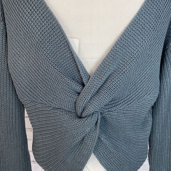 Woman’s cross back sweater - Picture 9 of 12